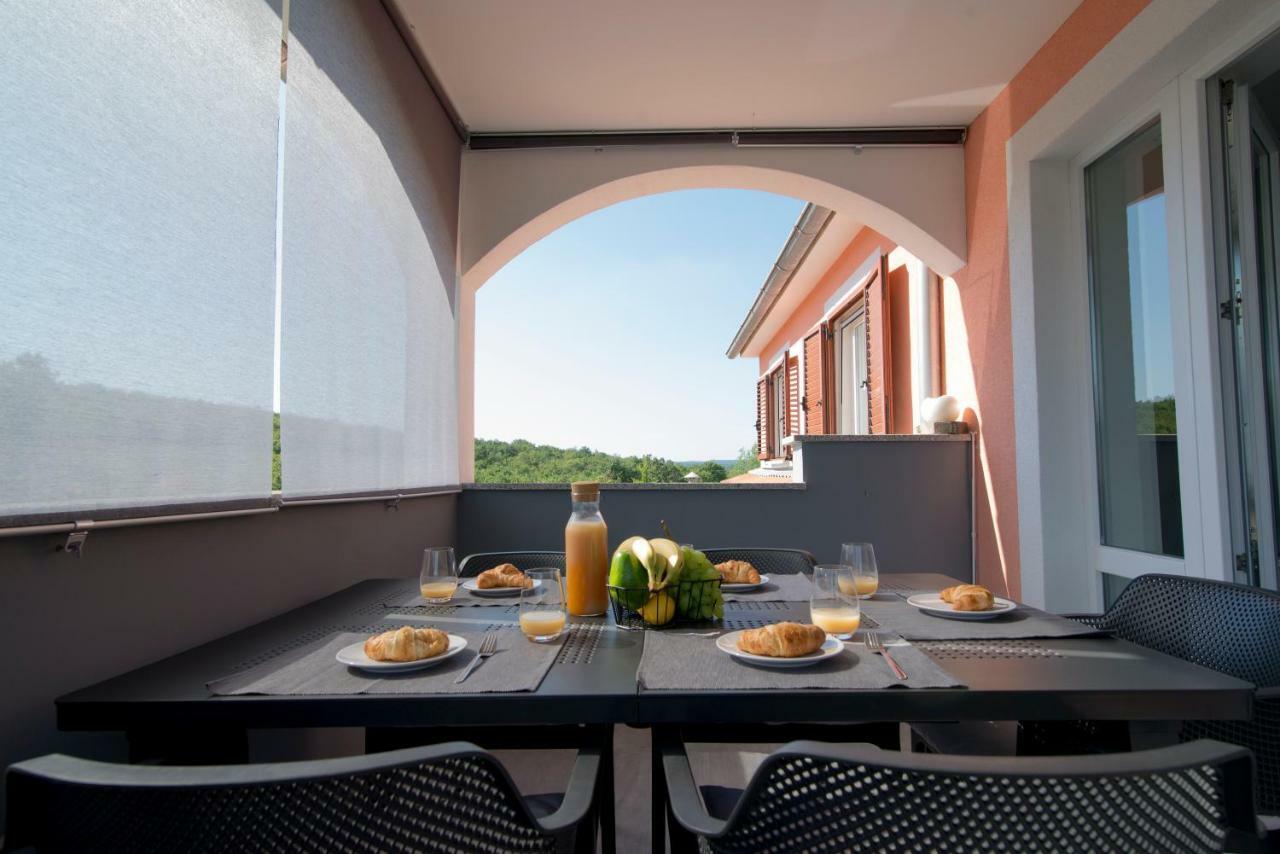 Apartments Eli Labin  Zewnętrze zdjęcie